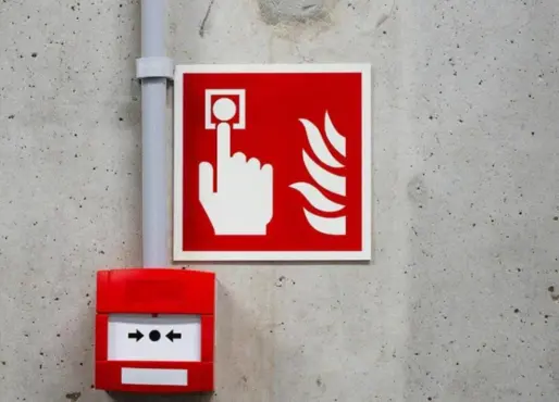 Gebyr ved falsk brannalarm: Hvem har ansvaret? 