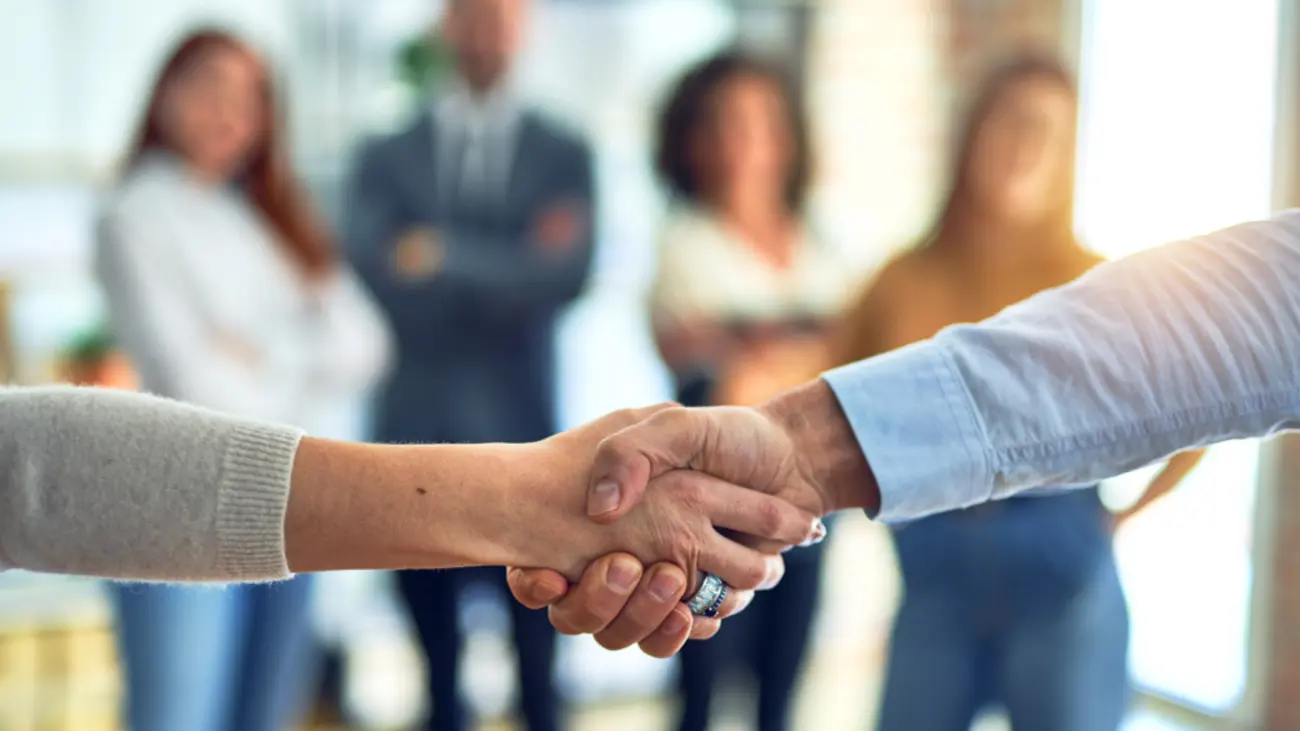 /media/zl0hdntg/handshake-high-quality.jpg?width=1300&format=WebP&rnd=133419533719570000